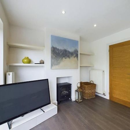 Stylish Cotswold Parking Peaceful Garden Villa Уинчкомб Екстериор снимка