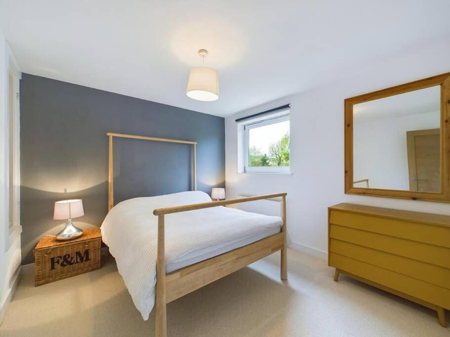 Stylish Cotswold Parking Peaceful Garden Villa Уинчкомб Екстериор снимка