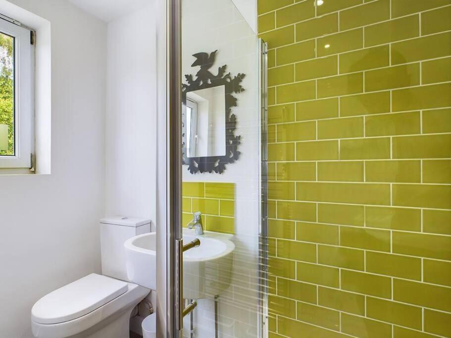 Stylish Cotswold Parking Peaceful Garden Villa Уинчкомб Екстериор снимка