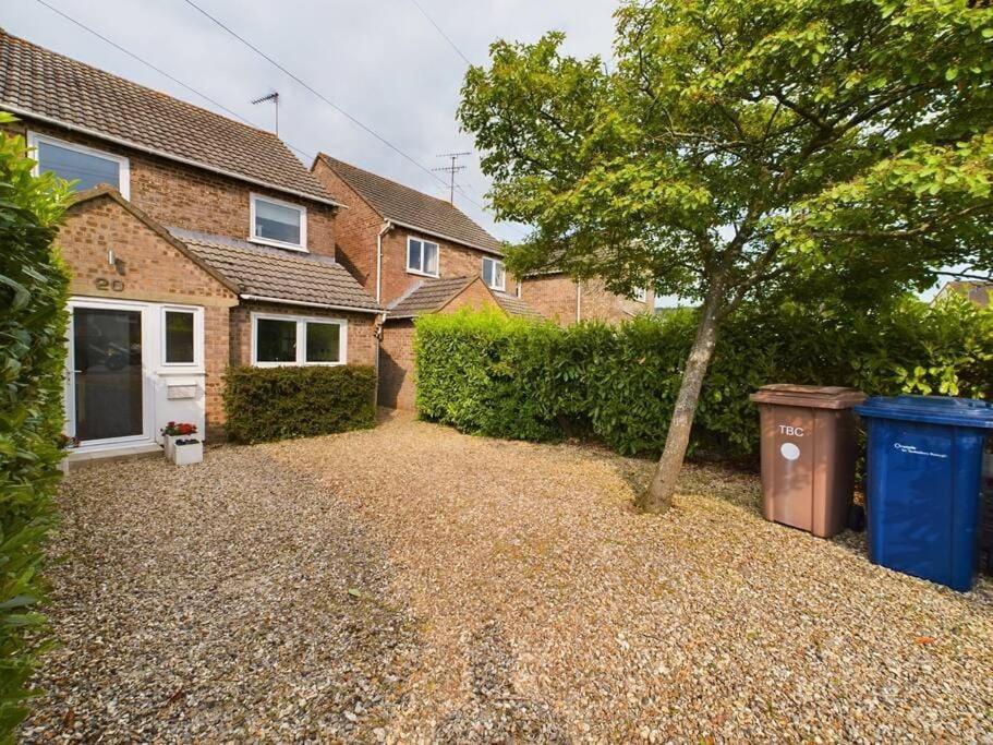 Stylish Cotswold Parking Peaceful Garden Villa Уинчкомб Екстериор снимка